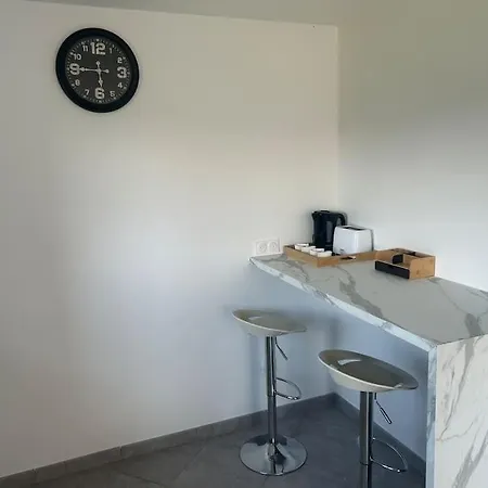 Belle Avec Terrasse Pechbonnieu